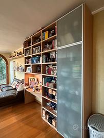 Libreria in legno (L242, P47, H261,5)