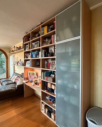 Libreria in legno (L242, P47, H261,5)