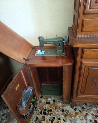 Macchina da cucire vintage Diadem 