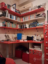  4 scaffali rossi angolari 