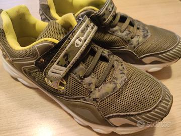 scarpe da ginnastica con strappi Champion