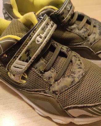scarpe da ginnastica con strappi Champion