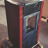 stufa a pellet 12.  kW Ravelli 