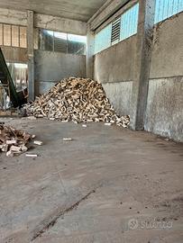 Legna già secca per camino e stufa