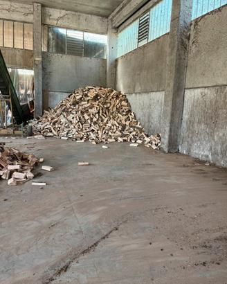 Legna già secca per camino e stufa