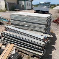 Puntelli, ponteggio, molazza, mattoncini v