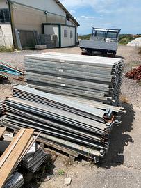 Puntelli, ponteggio, molazza, mattoncini v