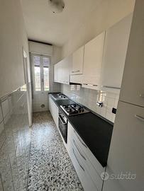 Cucina completa con elettrodomestici