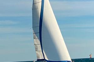 Canados 33 vela