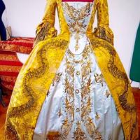 Robe a la francaise e robe a l'anglaise