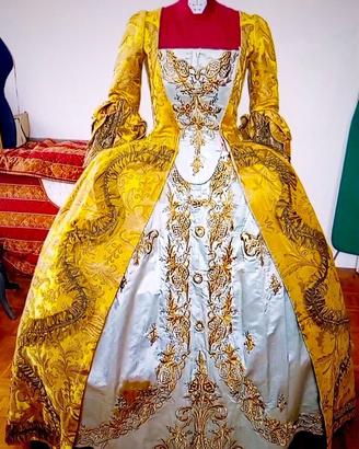 Robe a la francaise e robe a l'anglaise