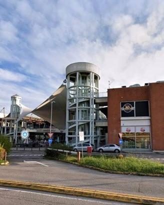 Immobile di 250 m² con 2 locali a Curno