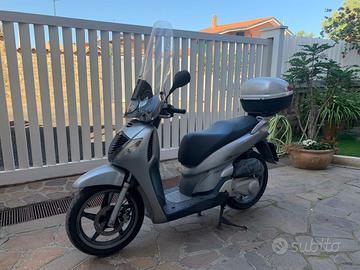 Honda SH 150 grigio