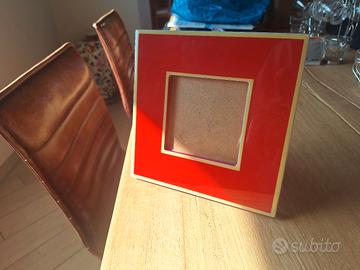 cornice rossa e rosa