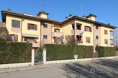 3 LOCALI A CADELBOSCO DI SOPRA