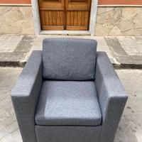 Poltrona  moderna grigia