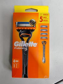 Rasoio Gillette Fusion5 con 4 lamette