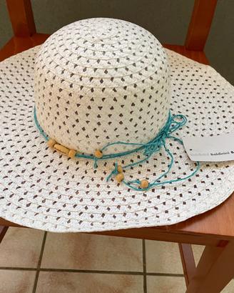 Cappello bianco di paglia