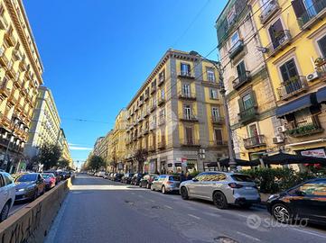 2 LOCALI A NAPOLI