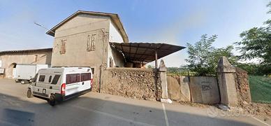 Rustico con Magazzino Ideale Investitori o Profess