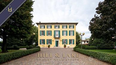 Villa di 815 m² con più di 5 locali a Nogarole Roc