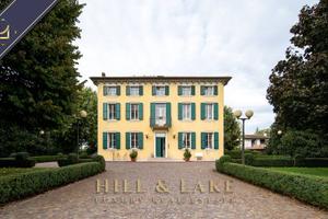 Villa di 815 m² con più di 5 locali a Nogarole Roc
