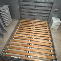 Struttura letto con doghe in legno