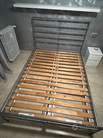 Struttura letto con doghe in legno