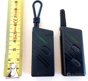 Coppia di telecomandi radiocomandi per cancelli