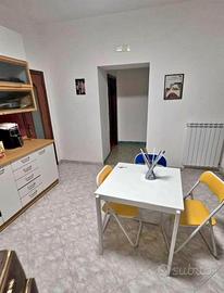 Camere arredate via Correra