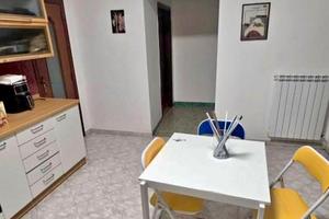 Camere arredate via Correra