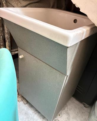 Lavatoio in ceramica con mobiletto grigio