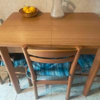 tavolo da cucina e sedie 