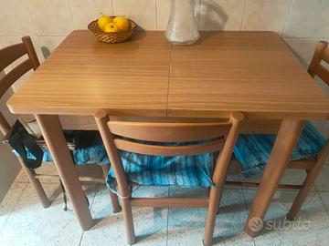 tavolo da cucina e sedie 
