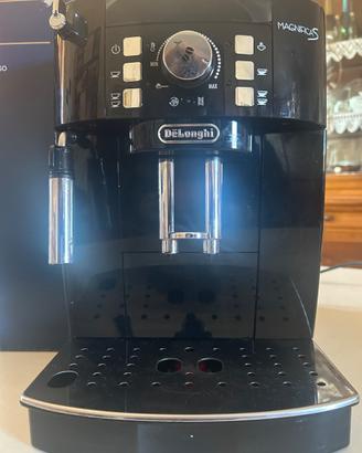 Macchina caffè automatica DeLonghi Magnifica S