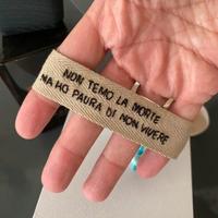 Bracciale con scritta ricamata personalizzabile