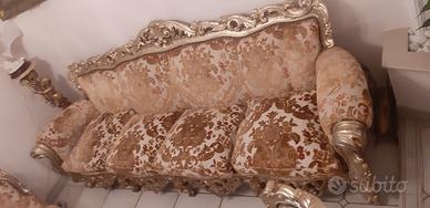 salotto vintage barocco veneziano con divano