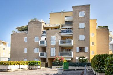 3 LOCALI A PORTO SAN GIORGIO