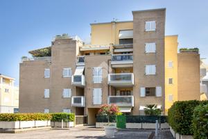 3 LOCALI A PORTO SAN GIORGIO