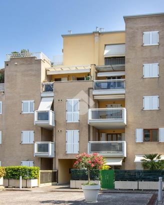 3 LOCALI A PORTO SAN GIORGIO