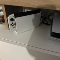 Nintendo Switch Oled + Accessori e giochi.