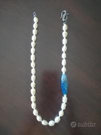 Elegante collana di perle di fiume con  agata blu 