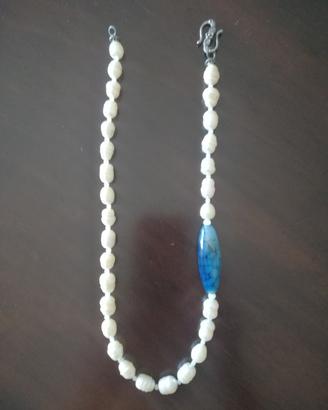 Elegante collana di perle di fiume con  agata blu 