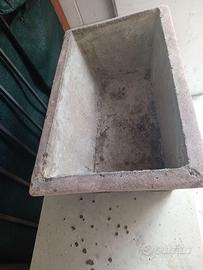 Vaso decorato in cemento