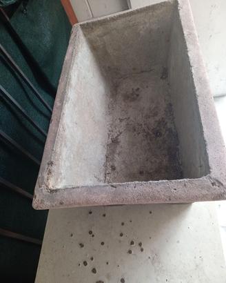 Vaso decorato in cemento