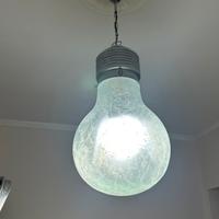 Lampadario a forma di lampadina