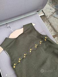 Bambina abito ricamato a mano