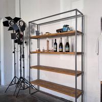 libreria in stile industrial
