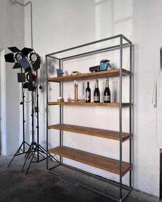 libreria in stile industrial