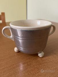 Vecchia tazza con piedini made in England